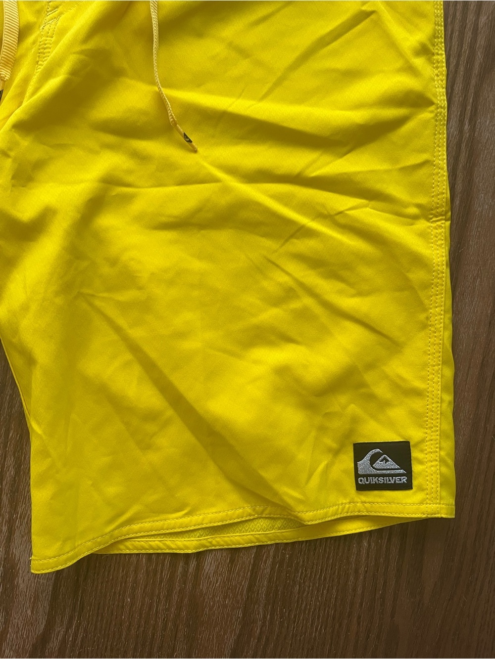 Quiksilver Men's Yellow Boardshorts size 34 - Picture 2 of 8